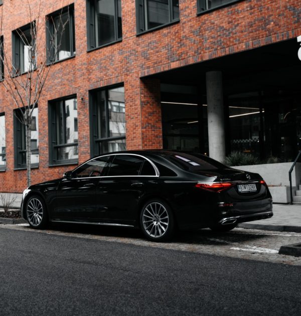 BOOK A LUXURY CHAUFFEURING SERVICE WITH HEX CARS BRISTOL